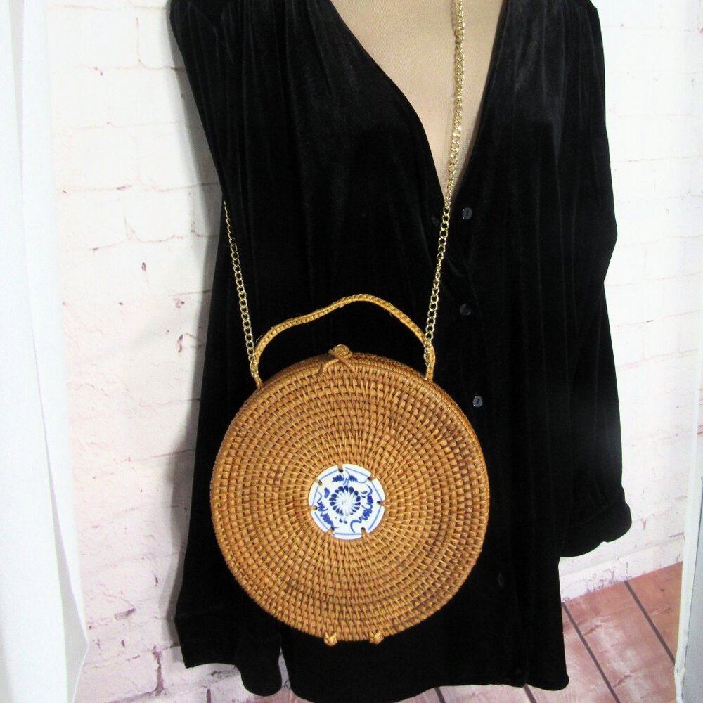 UNIQUE CHARMING WOVEN RATTAN BASKET PURSE BAG + CERAMIC INSERT. CLEAN, NO DAMAGE